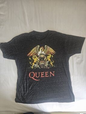 0Queen Black Heather Tee